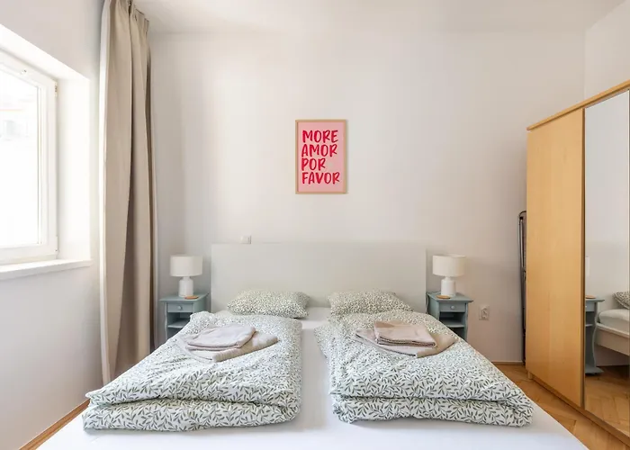 Spacious And Freshly Renovated Apartment