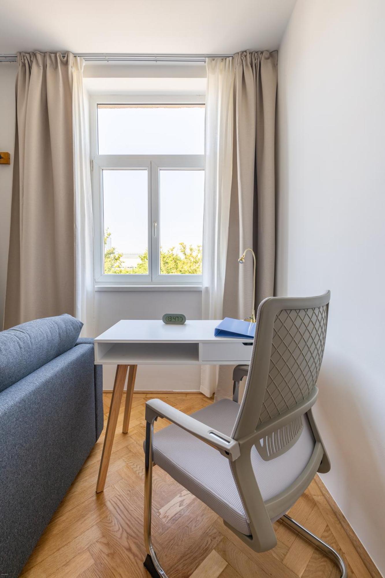 Apartment Spacious And Freshly Renovated *